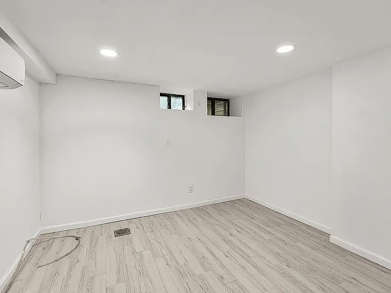 851 Hart St #L — Photo 17