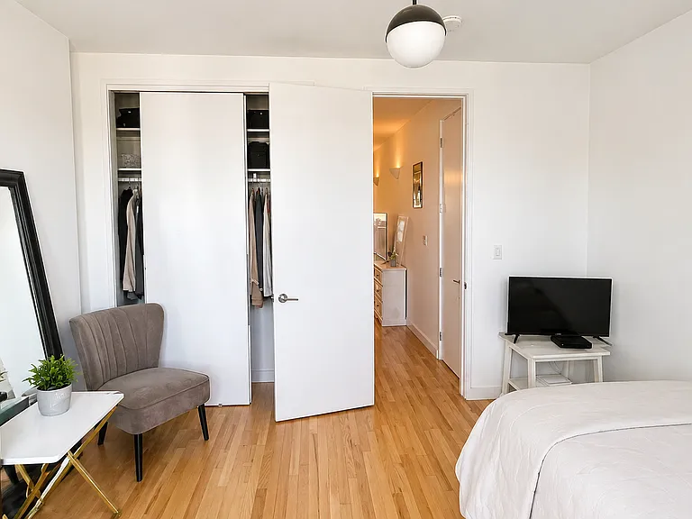 30 3rd St #4L — Photo 6