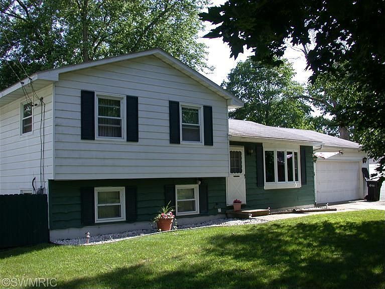 1st image of 215 Elmwood Blvd