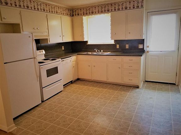4th image of 411 S Sycamore St APT 4