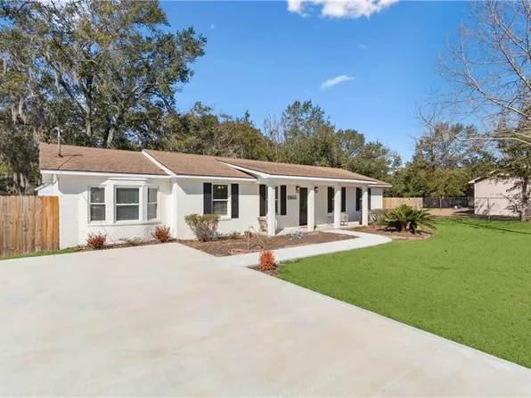 1015 Elbert St, Darien, GA 31305