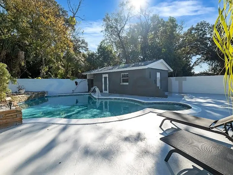 3909 N Clearfield Ave — Photo 1
