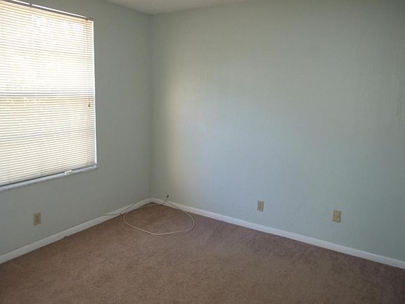 5th image of 102 Sherwood Cir