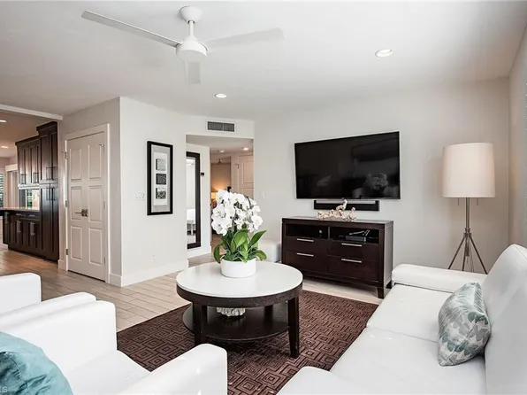 705 Neapolitan WAY #705, NAPLES, FL 34103