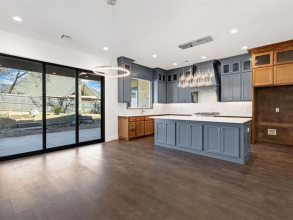 3rd image of 8201 Amber Ridge Dr