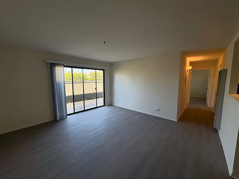 Via Real Apartments — Photo 10