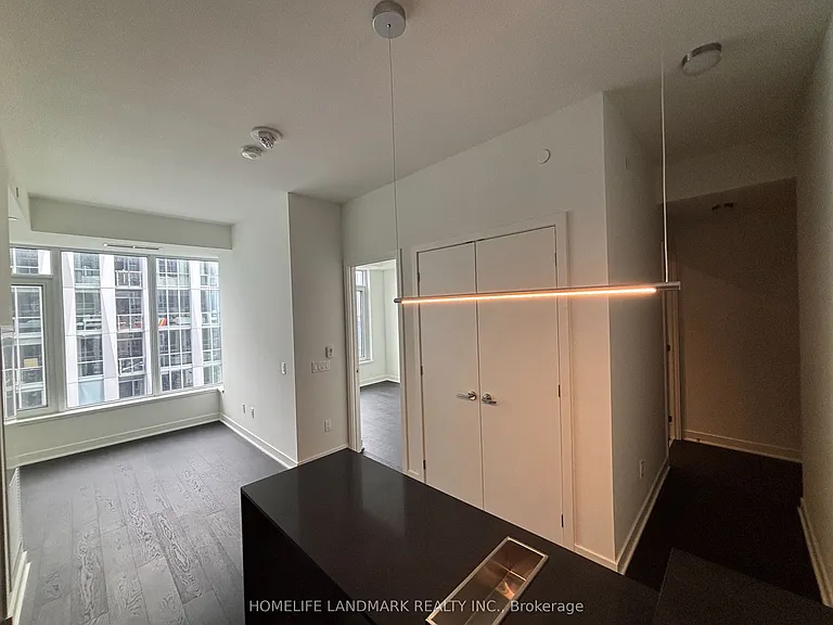 11 Yorkville Ave #5006 — Photo 10