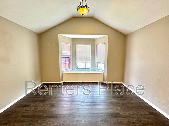 4th image of 713 N Main St