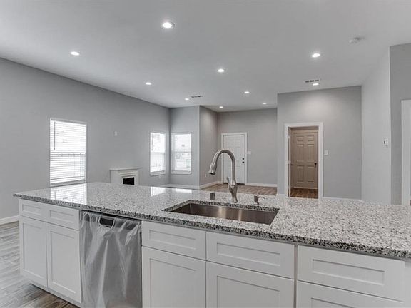 4th image of 706 Ezekial Ave