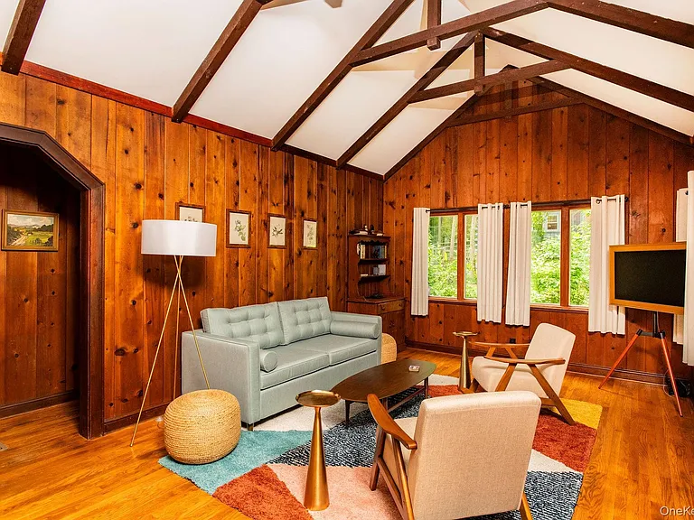 11 Locust Dr — Photo 3