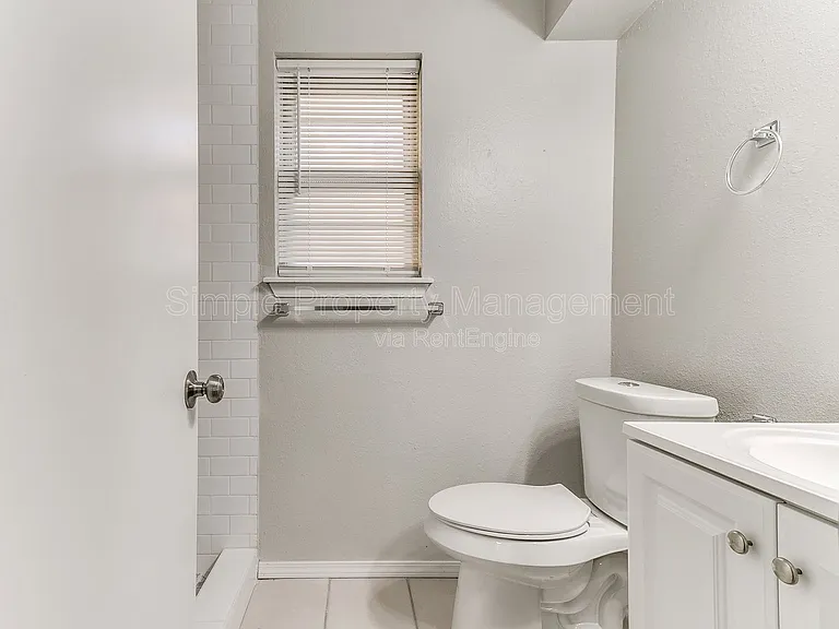 8510 Candlewood Dr — Photo 25