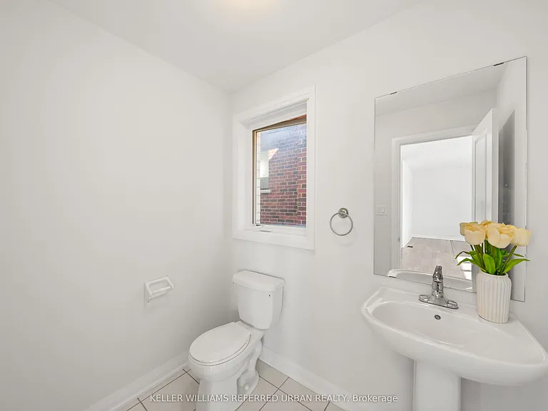 1466 Stovell Cres #MAIN UPPER — Photo 18