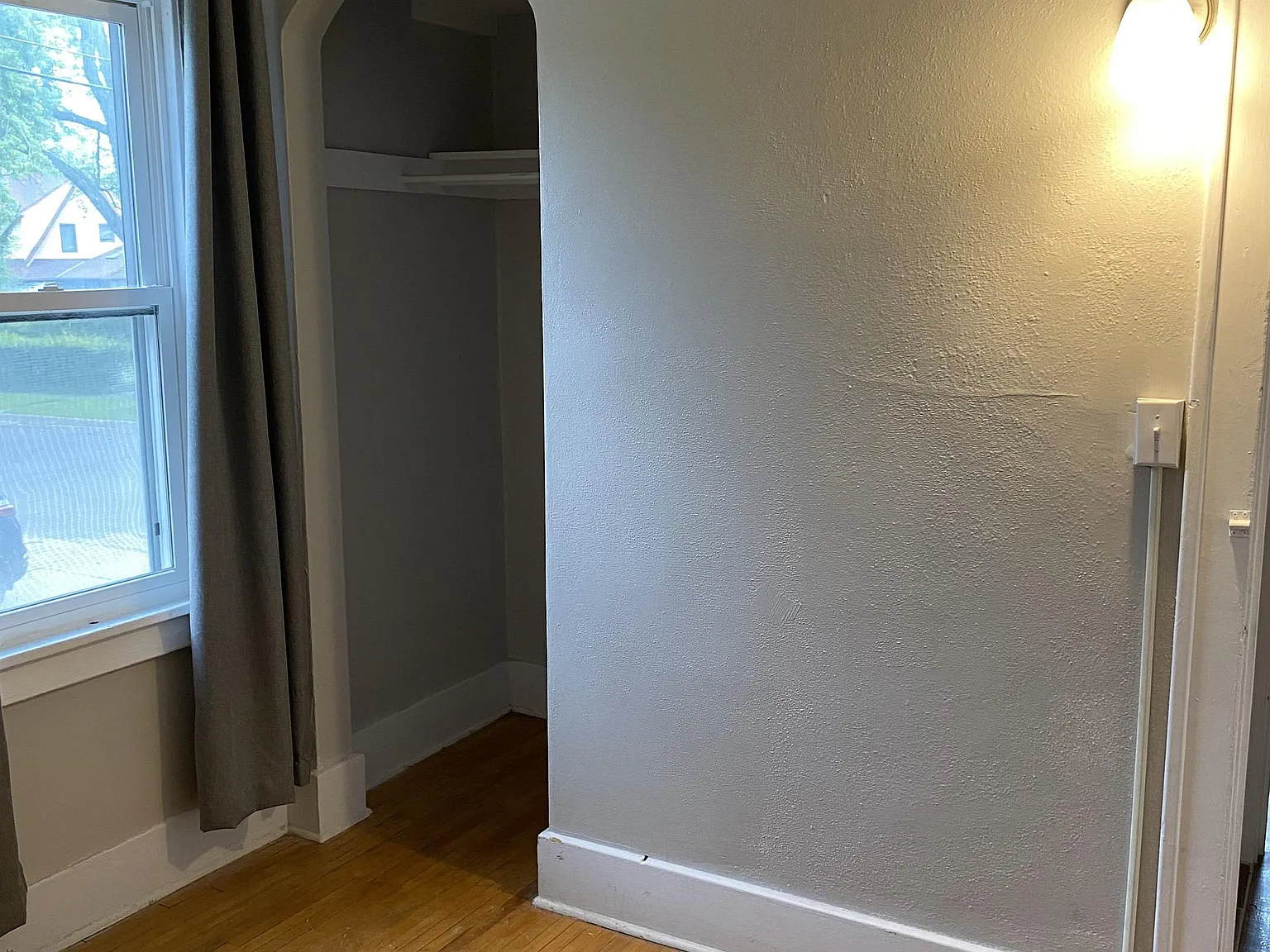 917 E Howard St — Photo 3