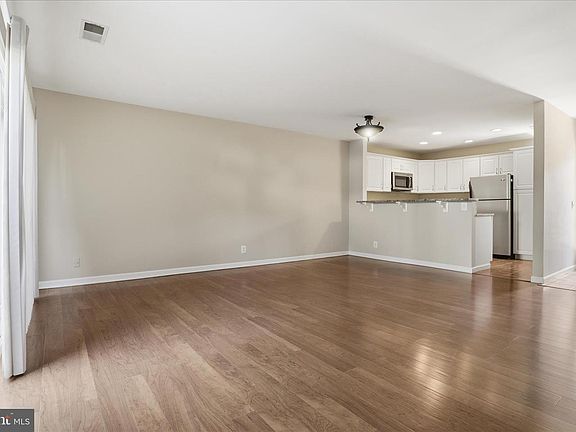 5th image of 2444 Glengyle Dr #242