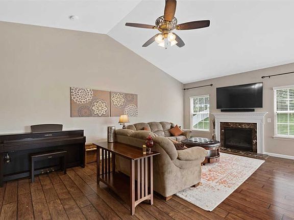5th image of 208 Wyndtrace Ct