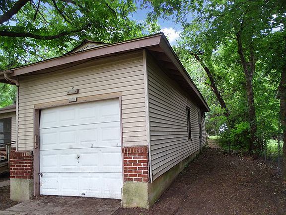 2nd image of 3032 Dahlia Dr