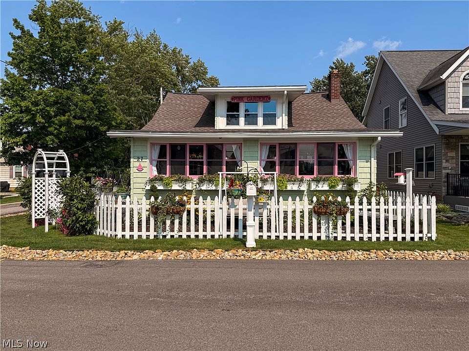 1st image of 27 Bungalow Bay Blvd