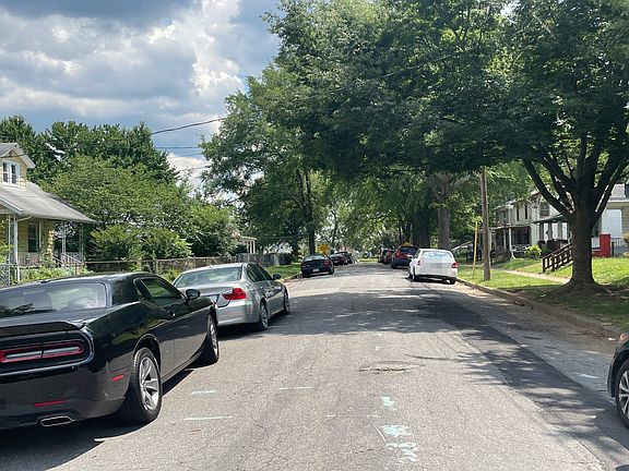 4th image of 9 E 31st St