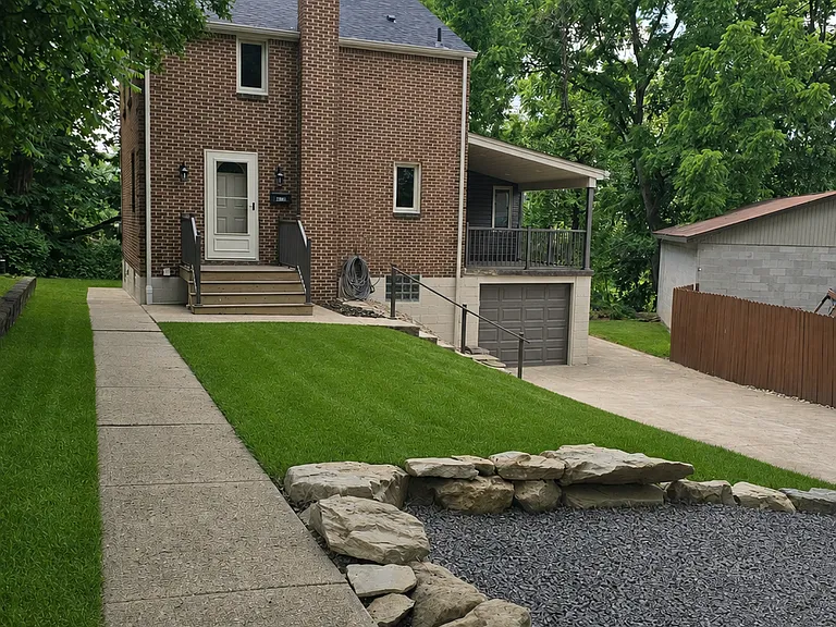 8370 Ohio River Blvd — Photo 1