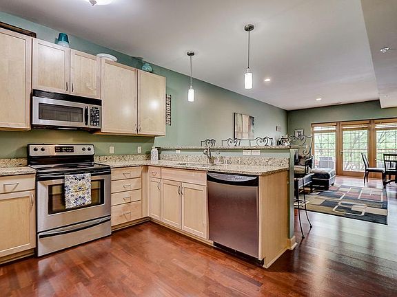 4th image of 2286 N Swan Blvd