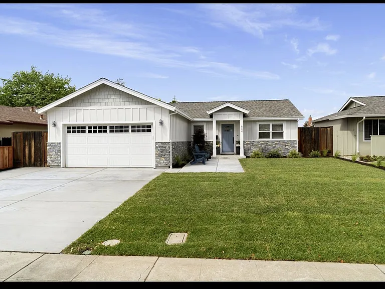 844 Sunset Dr — Photo 1