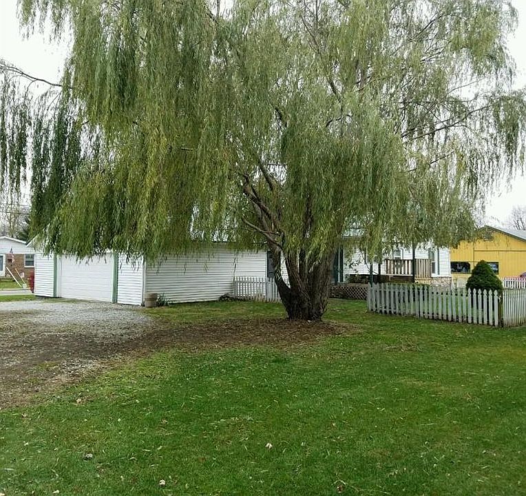 1st image of 402 E 11th St