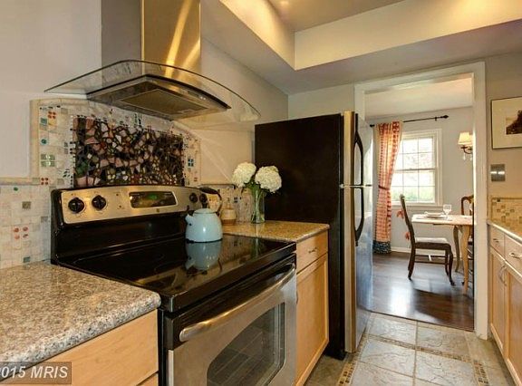 3rd image of 403 Magnolia Ct