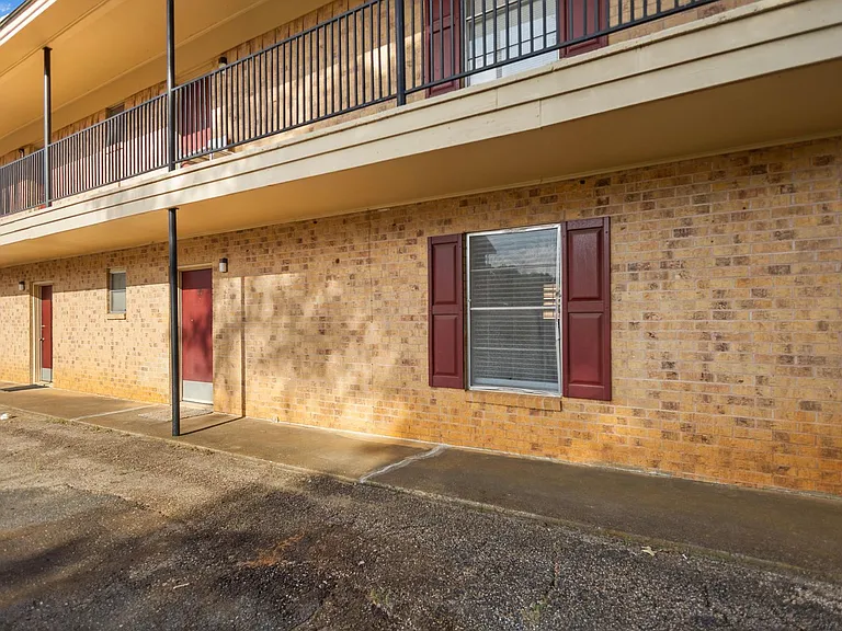 Villa North Apartments - 1 bedroom apartment — Photo 24