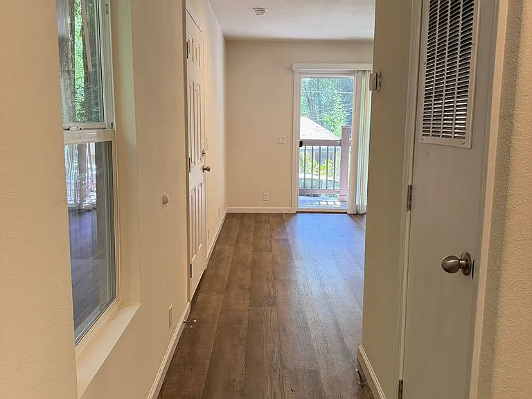 14860 River Rd — Photo 10
