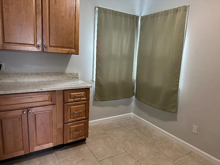 1537 Kingston Ave — Photo 3