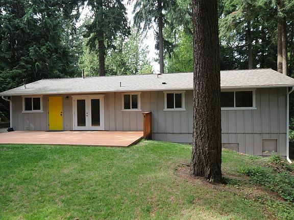 3rd image of 1218 207th Pl NE