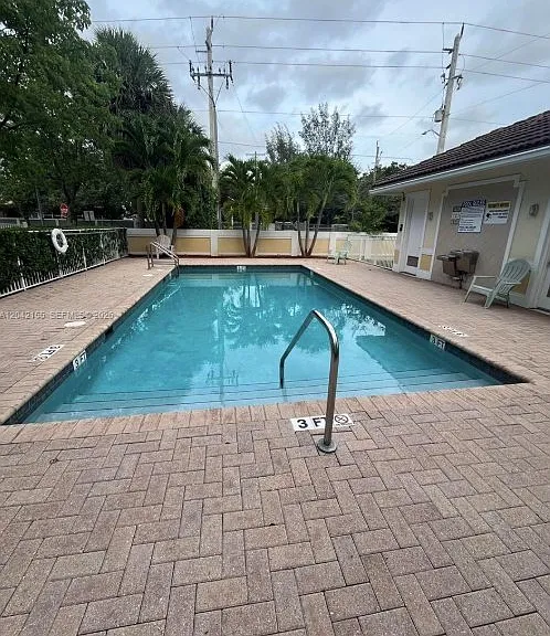 5347 SW 40th Ave — Photo 11