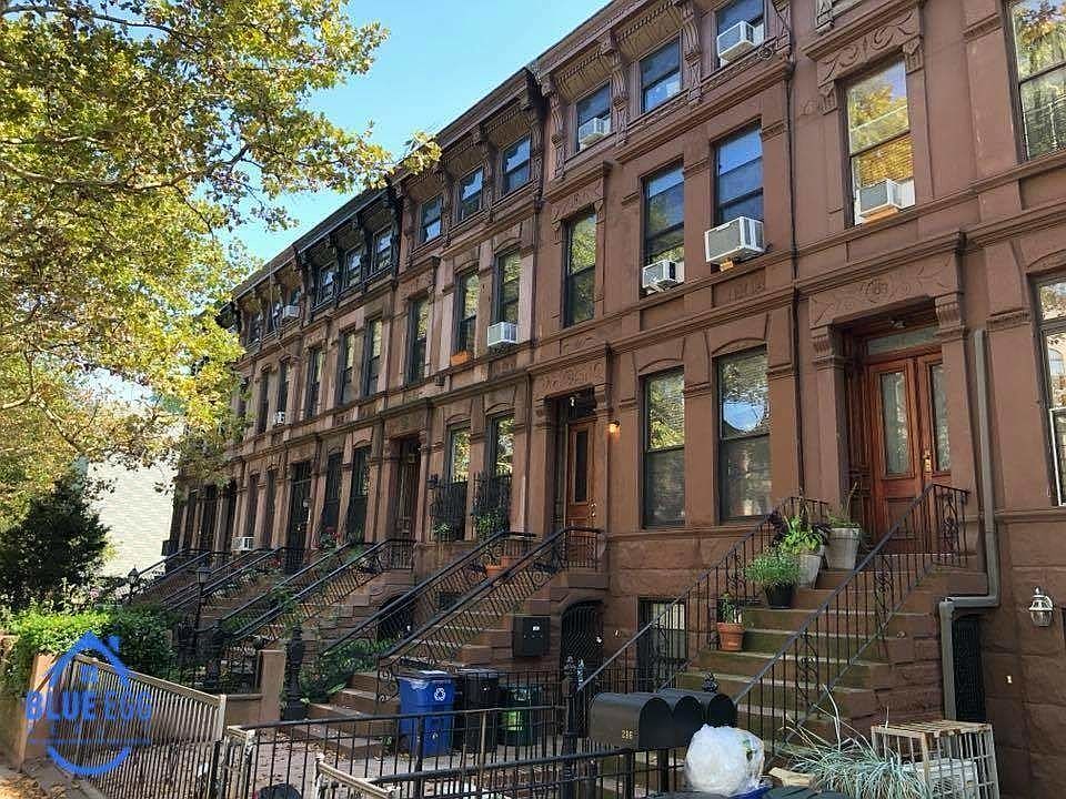 1st image of 298 Halsey St #3