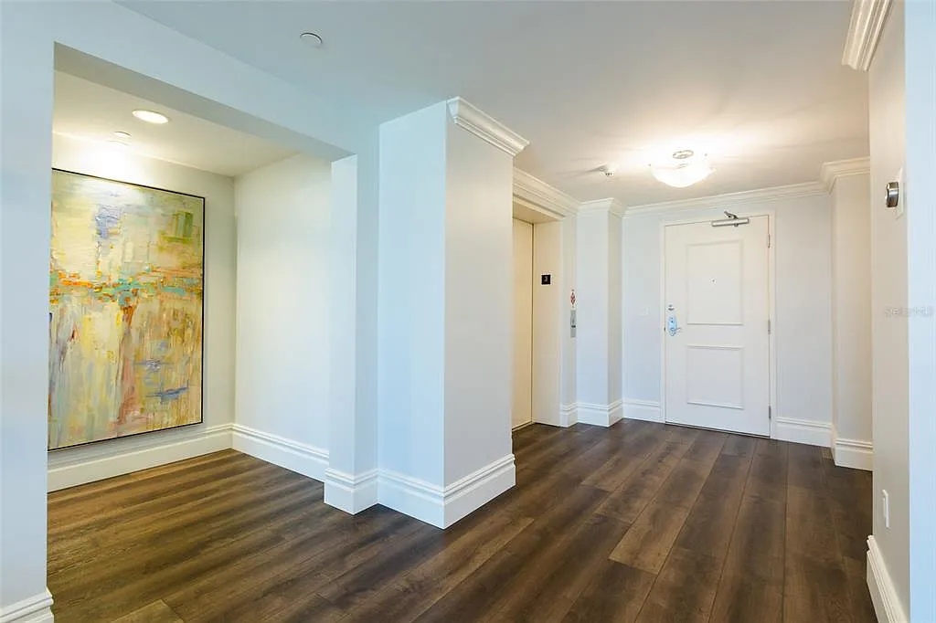 3 bed, 3.5 bath, 2705 sqft, $20,000 — Photo 4