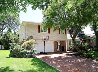 238 Birch Dr, Roslyn, NY 11576