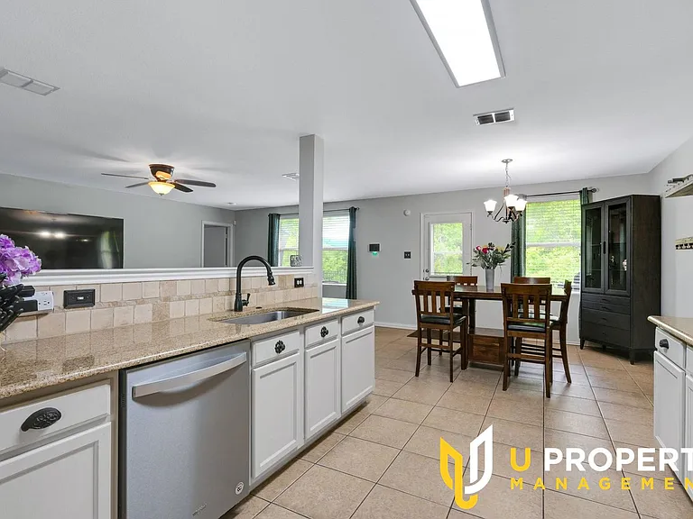 1515 Harvest Crossing Dr — Photo 15