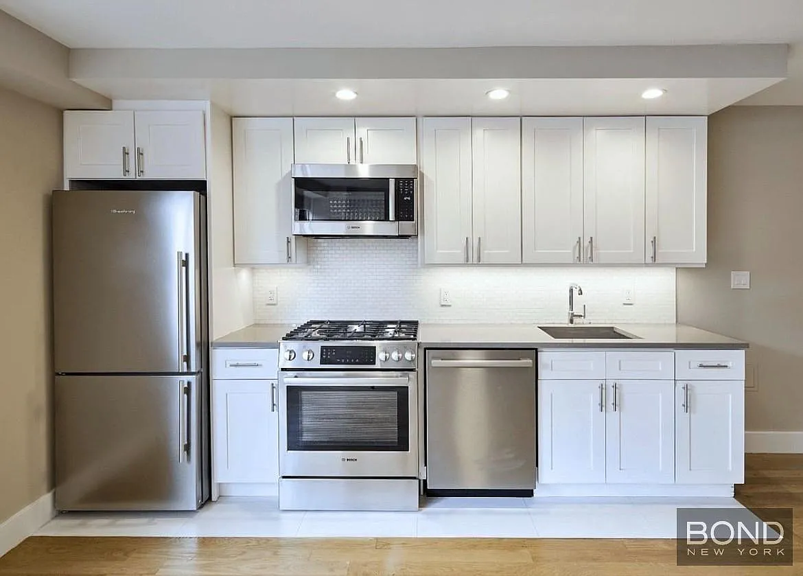 326 Greenwich Street — Photo 2