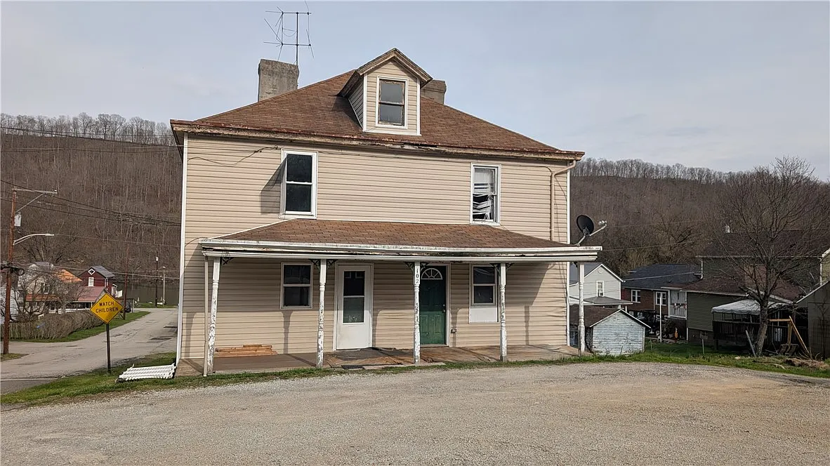 102 Moose Hill Rd E photo 1