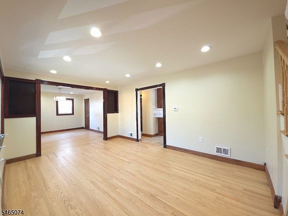 2nd image of 683 Mill St