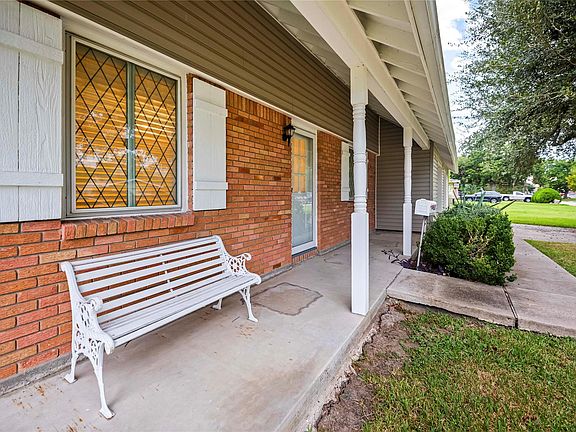 3rd image of 613 Grantham Rd