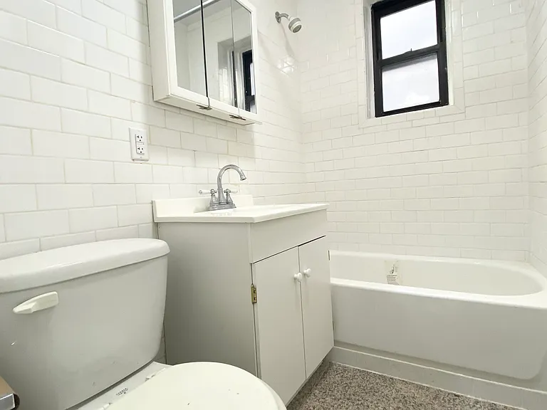 238 E 14th St #4G — Photo 4