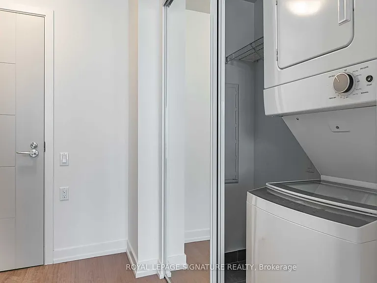 203 College St #1108 — Photo 9