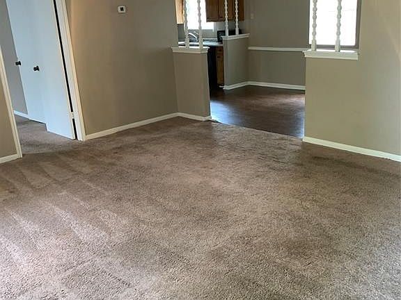 2nd image of 209 Larkspur St