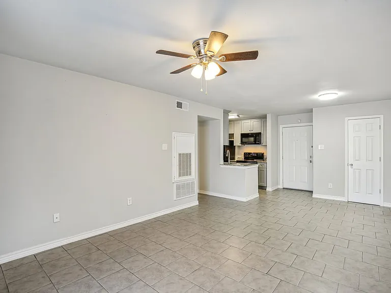 ROOKWOOD GOLF APARTMENTS — Photo 11