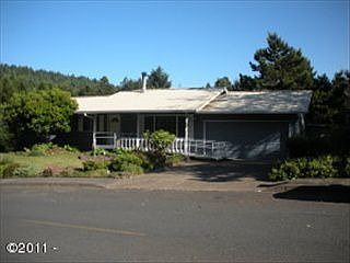 1st image of 1020 SE 32nd St
