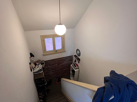 4th image of 119 Roup Ave APT 3