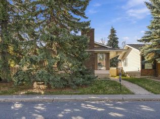 3037 N Doverbrook Rd SE, Calgary, AB T2B2L4
