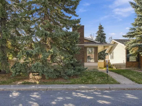 3037 N Doverbrook Rd SE, Calgary, AB T2B 2L4