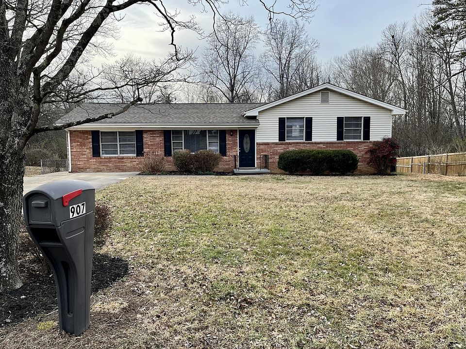 1st image of 907 W Forest Blvd