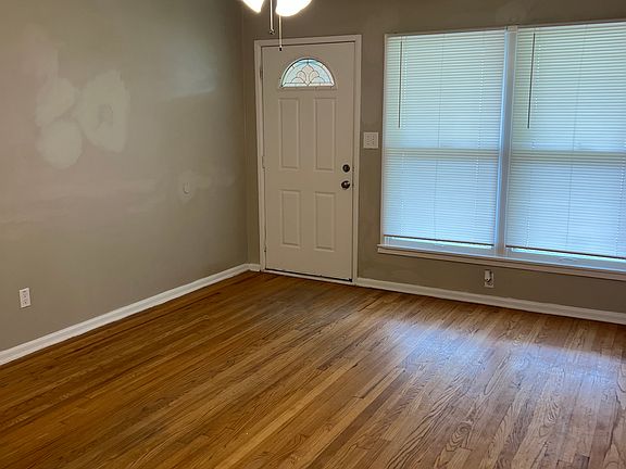 3rd image of 2105 Maple Dr